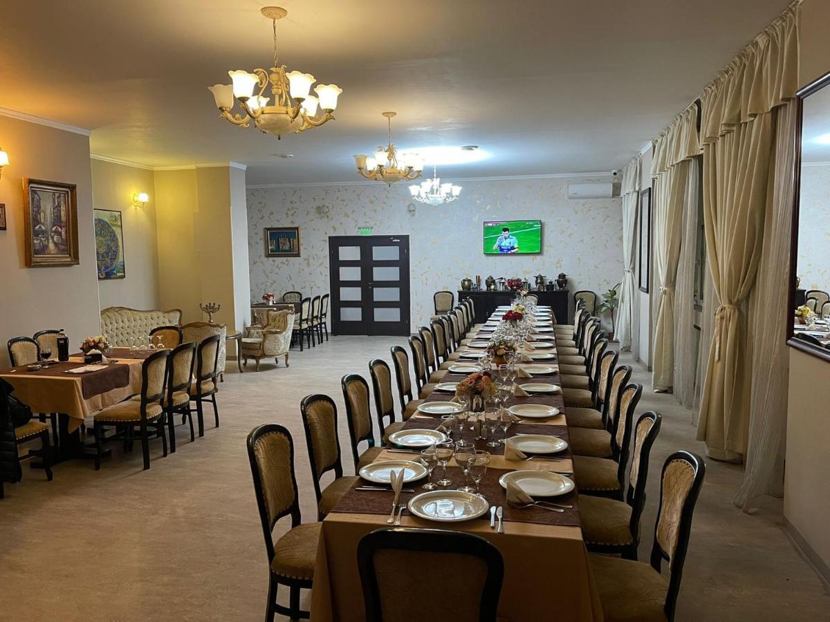 Hotel Tineretului Бухарест Экстерьер фото