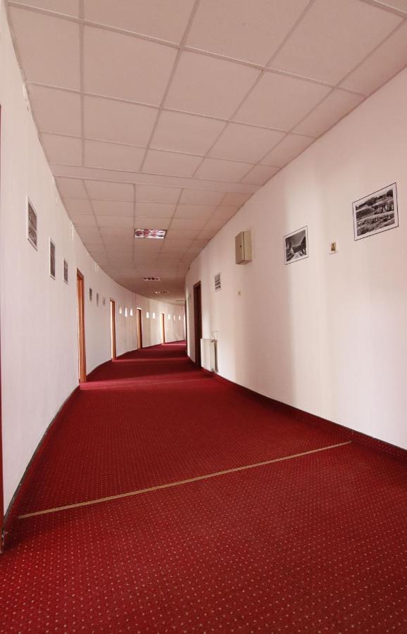 Hotel Tineretului Бухарест Экстерьер фото
