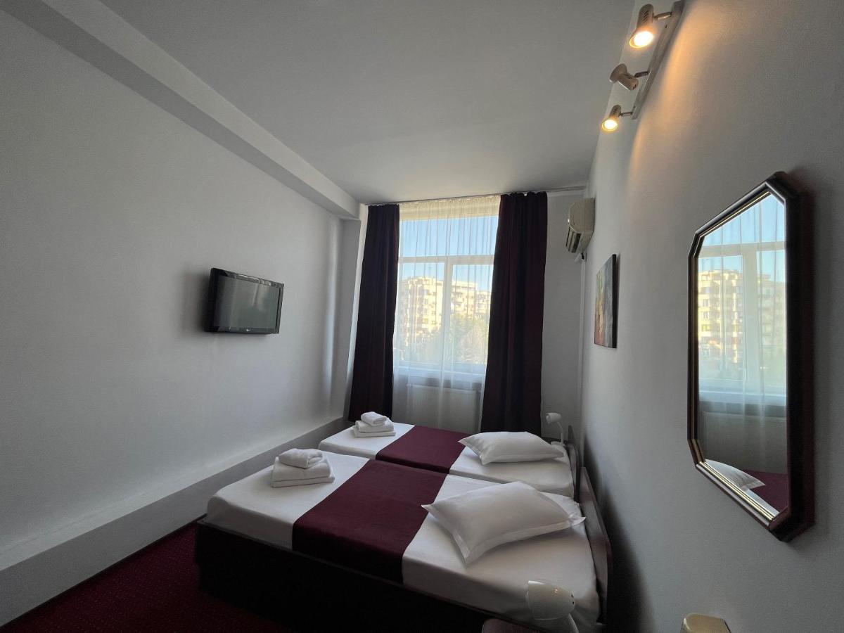 Hotel Tineretului Бухарест Экстерьер фото
