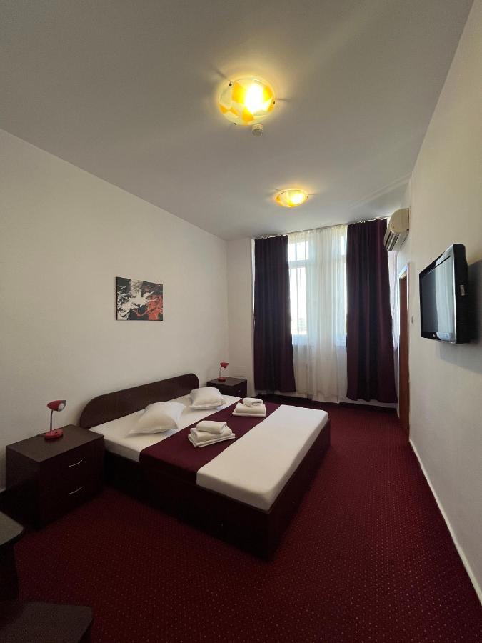 Hotel Tineretului Бухарест Экстерьер фото